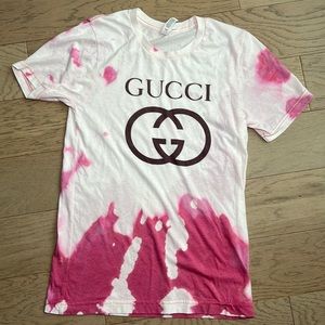 Bella Canvas T-shirt with super cute trendy logo Size Small
